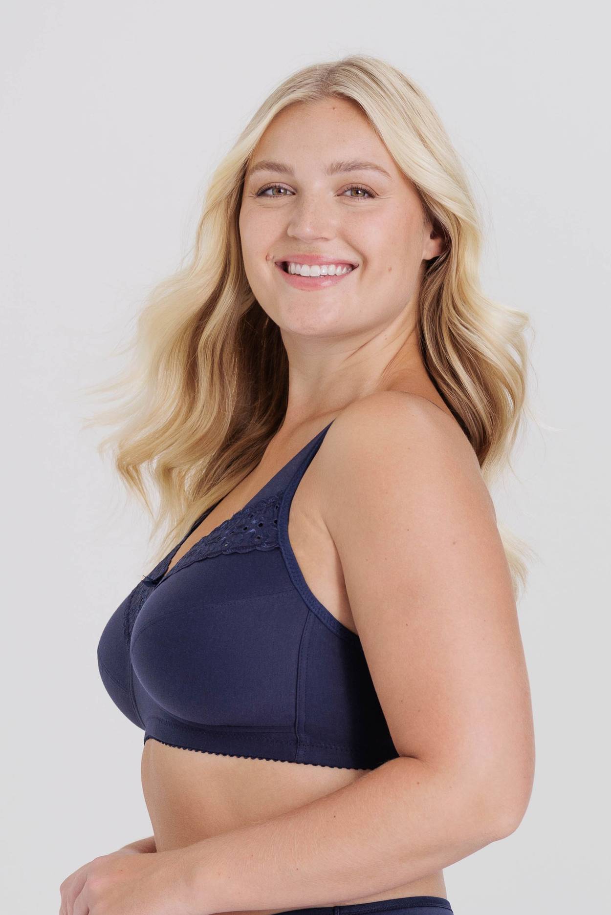 Broderie Anglaise bra